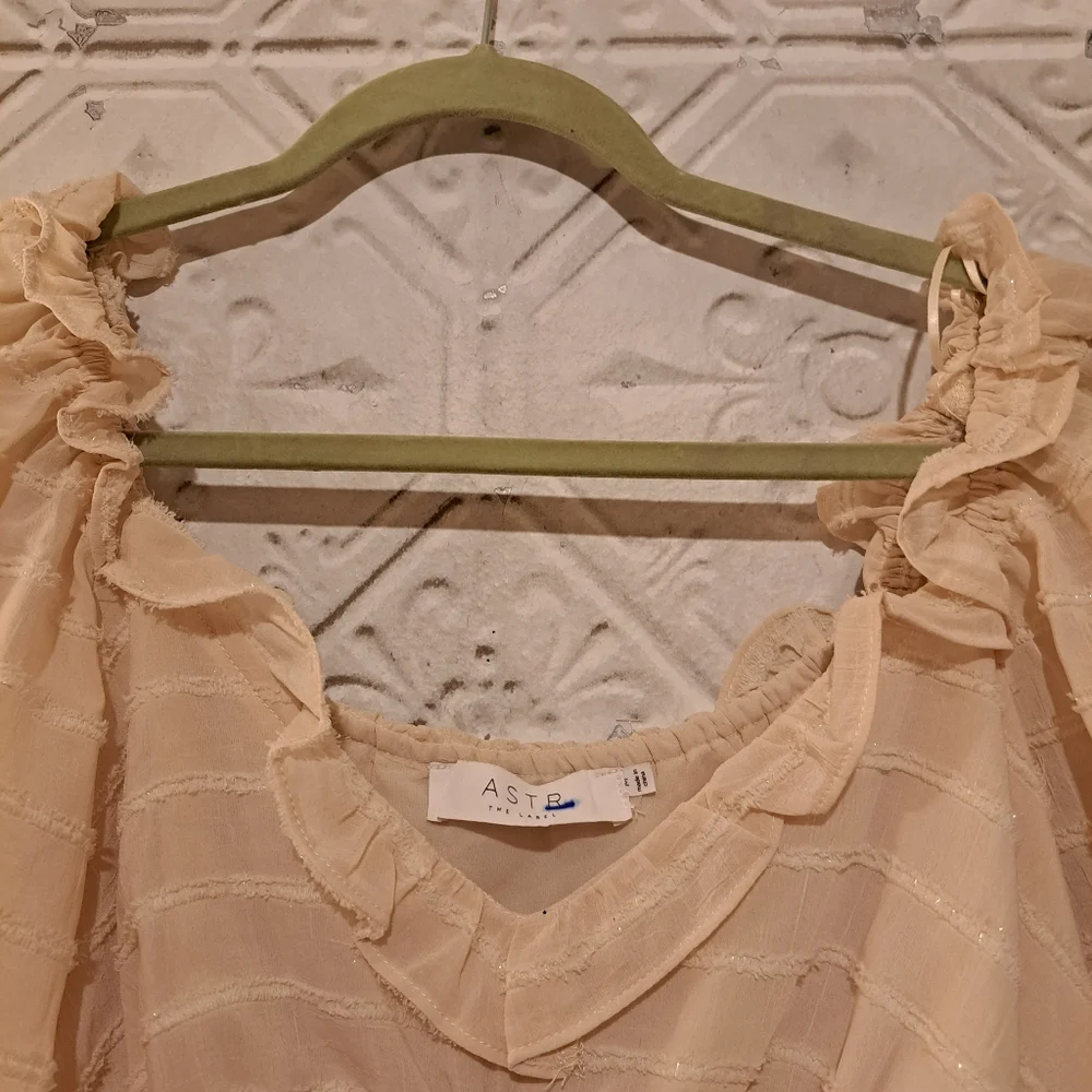 ASTR THE LABEL ZIVA LONG SLEEVE RUFFLED ROMANTIC TOP SIZE M - Picture 4 of 14